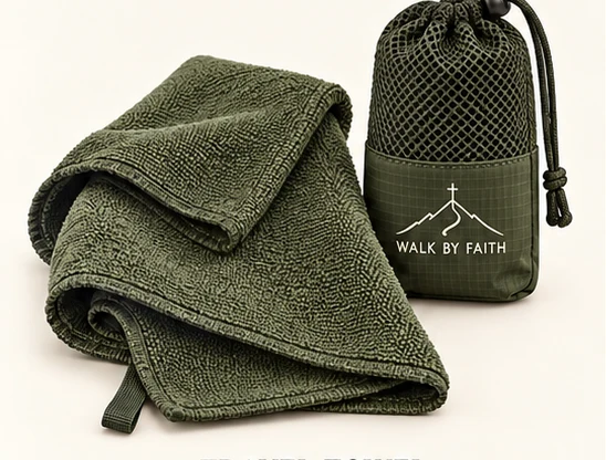 WALK BY FAITH Travel Towel in Olivgrün